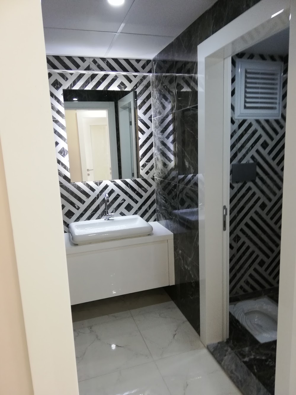 Hilton Banyo Mobilyası 